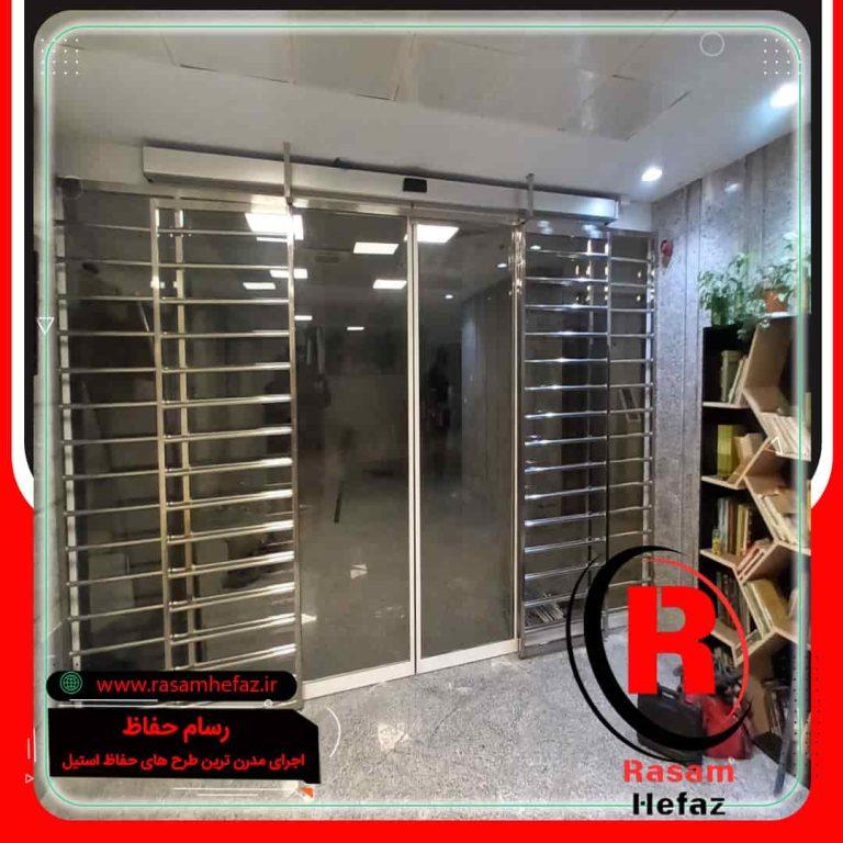 اجرای ساخت حفاظ استیل درب ورودی شهرداری
